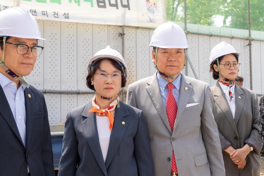 '현장방문 행정안전위원회(양재천 수변활력거점)' 게시글의 사진(11) '현장방문 행정안전위원회(양재천 수변활력거점) (11).jpg'