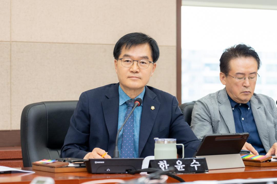 제328회 정례회 폐회중 제4차 강남미래전략추진 특별위원회 (19).jpg