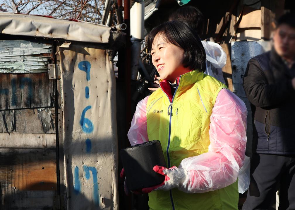'구룡마을 독거노인 따듯한 겨울나기 (연탄은 사랑을 싣고)' 게시글의 사진(1) 'IMG_8306.jpg'