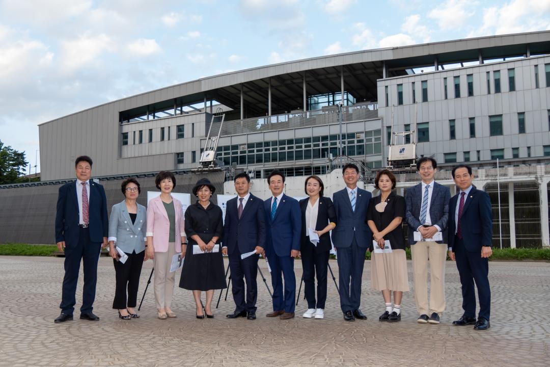 '제306회 제1차 정례회 복지도시위원회 현장방문' 게시글의 사진(5) 'P1051503.jpg'