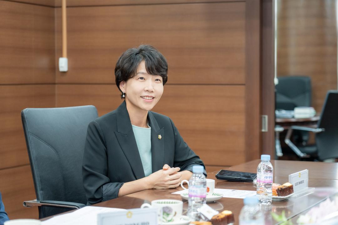 '라오스 비엔티안 시사타낙구장 의회 내방' 게시글의 사진(6) '라오스 비엔티안 시사타낙구장 의회 내방 (6).jpg'
