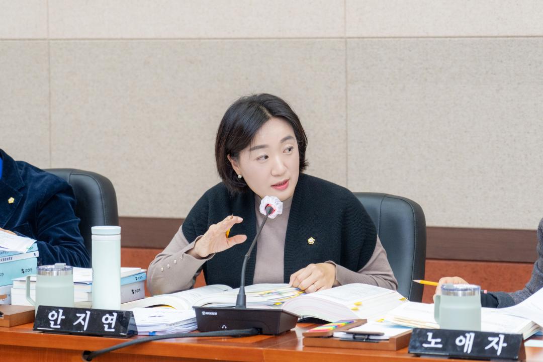 '제323회 제2차 정례회 행정안전위원회' 게시글의 사진(15) '제323회 정례회 행정안전위원회 (15).jpg'