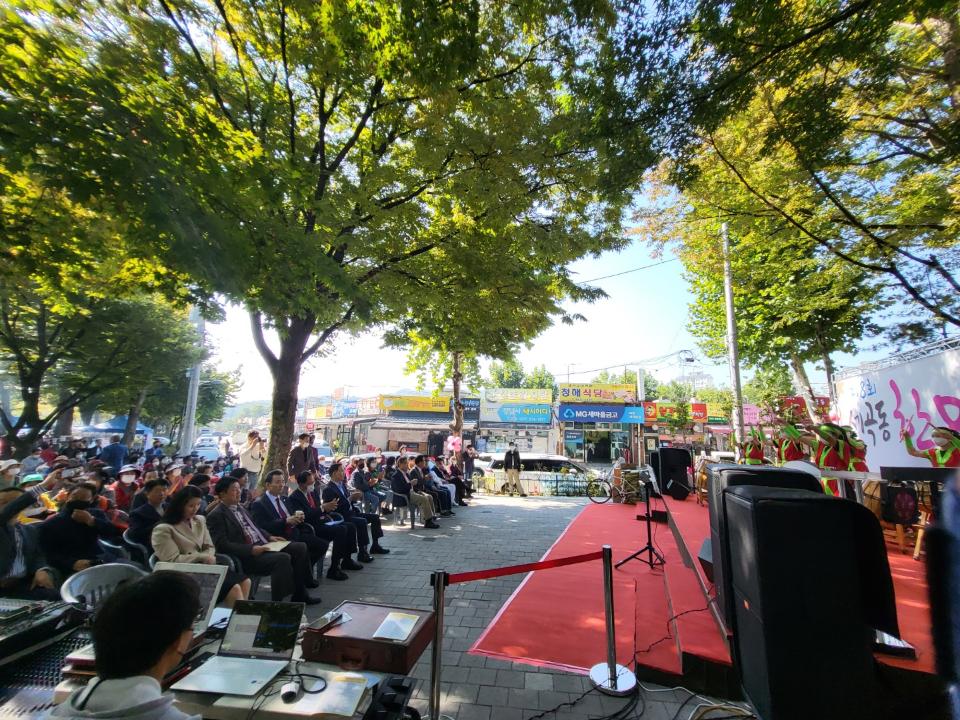 '제8회 세곡동 한마음 축제' 게시글의 사진(1) '사진2. 강남구의회, ‘제8회 세곡동 한마음 축제’참석.jpg'