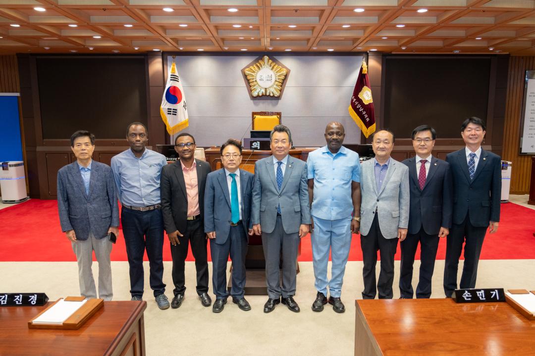 '부룬디 루몽게 주지사, 시장 강남구의회 방문' 게시글의 사진(15) '부룬디 방문단 내방 (15).jpg'