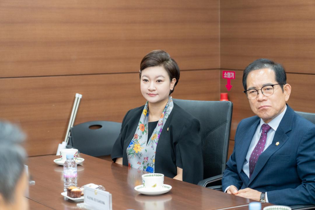 라오스 비엔티안 시사타낙구장 의회 내방 (5).jpg