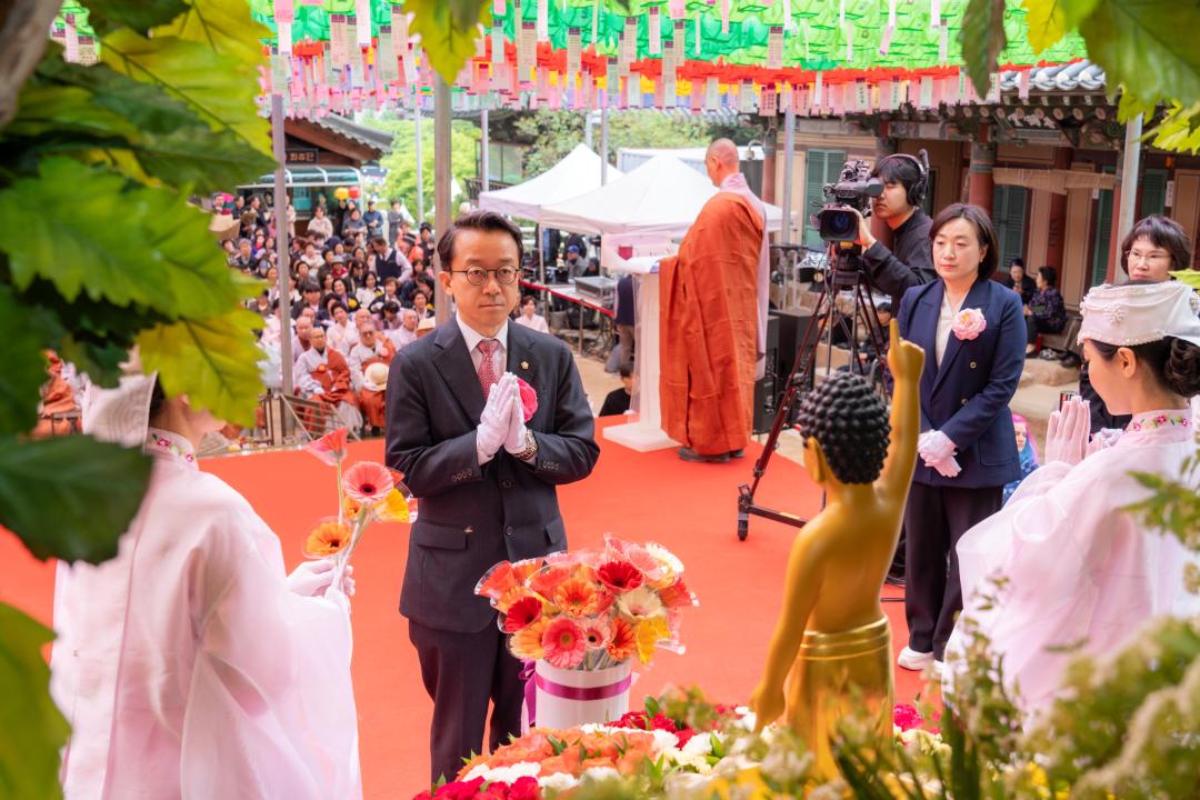 '2025년 부처님 오신 날 봉축법요식' 게시글의 사진(34) '2025년 부처님 오신 날 봉축법요식 (34).jpg'
