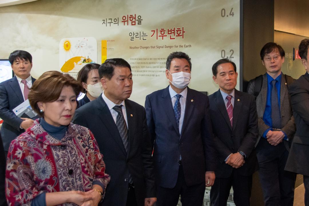 '제310회 임시회 복지도시위원회 현장방문' 게시글의 사진(3) '0322_2 복도 현장방문(강남자원회수시설) (26).jpg'