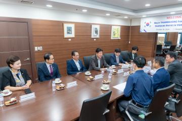 라오스 비엔티안 시사타낙구장 의회 내방