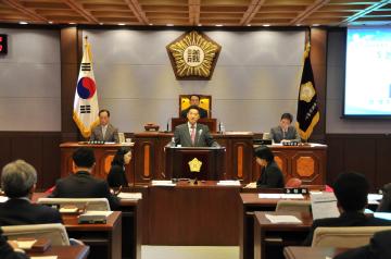 제215회 임시회 개회