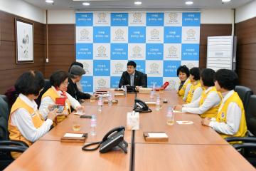 강남구의회 의원봉사단의 '사랑의빵나눔' 봉사