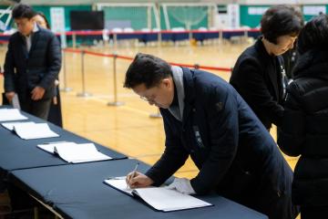제주항공 여객기 사고 희생자 합동분향소 방문