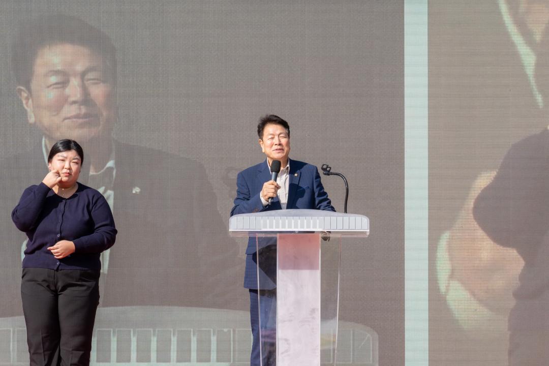 23일 열린

‘2025 강남구 장애인 한마음 운동회’에서

이호귀 의장이 축사를 하고 있다.